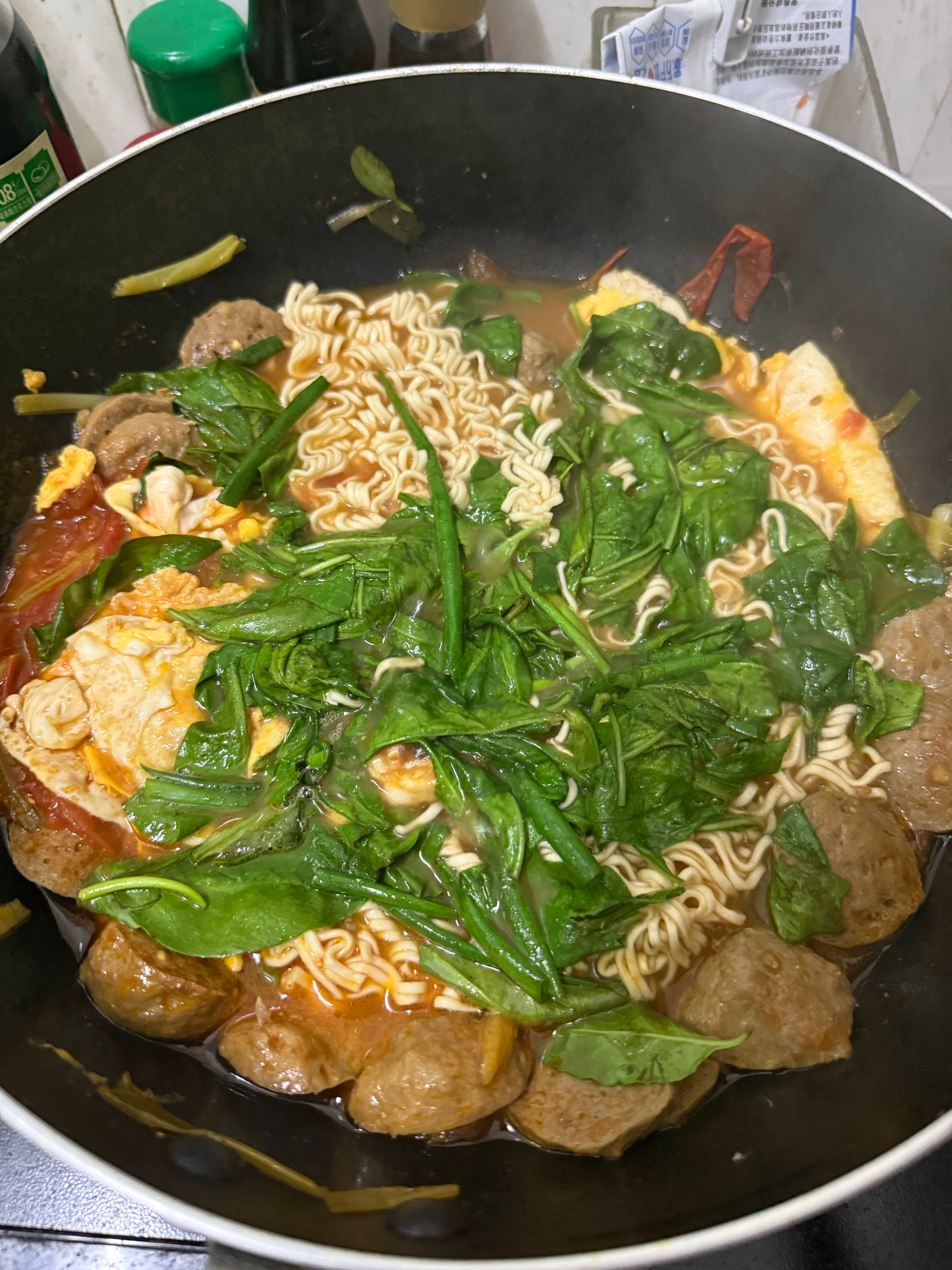 晚饭菜不好吃没吃！回来自己煮个面条૮₍