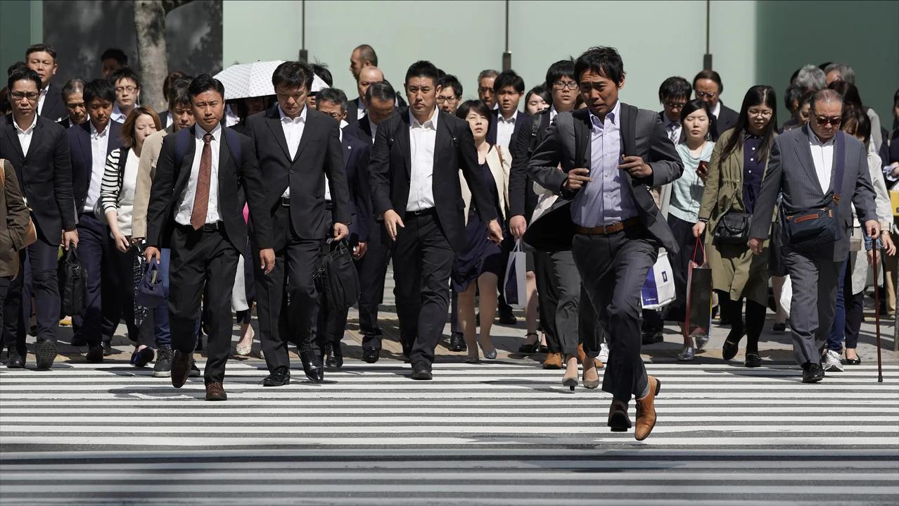 看日本破产企业增加，不仅要看中国抵制高市早苗的影响，也要看我们企业的情况，一切不