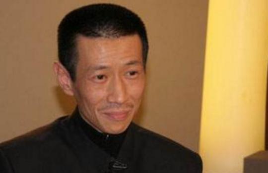 法国佳士得拍卖行，一名中国男子以2.7亿的价格，购得了圆明园的兔首和鼠首，当