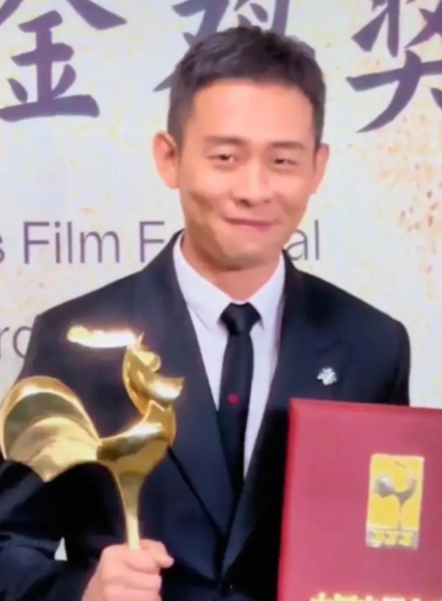 张译也是好起来了啊，最近获得了国家一级演员的职称，还是让不少人意外的。毕竟有人说
