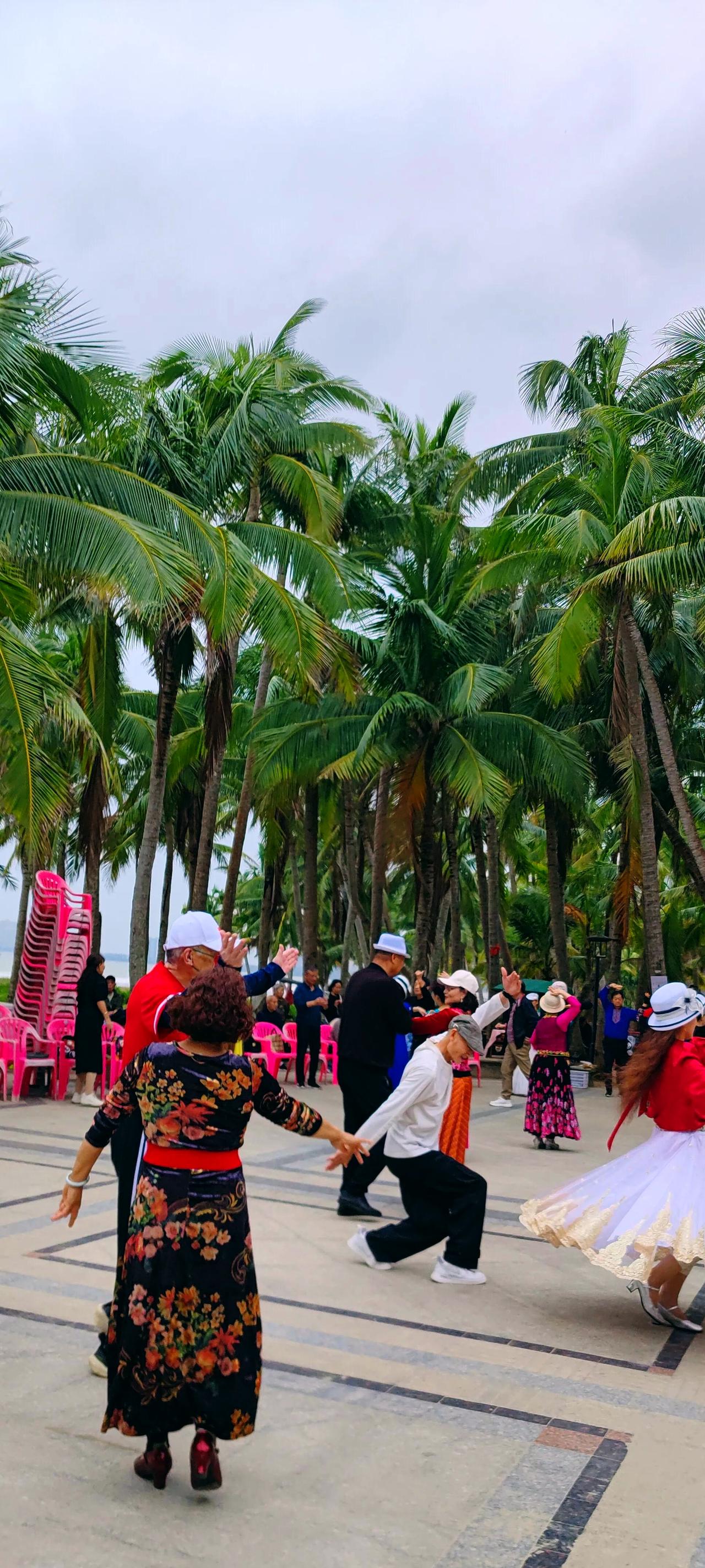 以前总搞不懂，东北人为啥喜欢往海南跑。以前的理解是东北寒冷，海南暖和，但东北室内