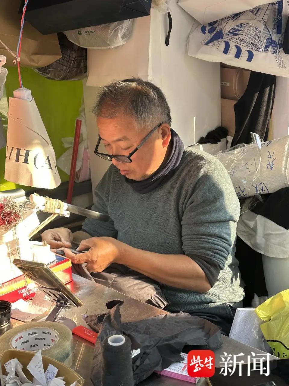 运费近百元也愿修！新疆、广东、安徽……人们把旧衣都寄给苏州这位老师傅运费近