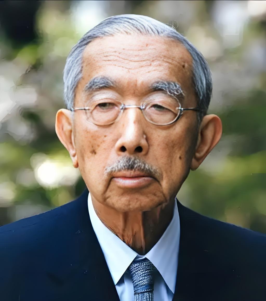 中国人一定要记住，日本的天皇裕仁。这张脸非常的阴险，丑恶，是个禽兽不如的东西