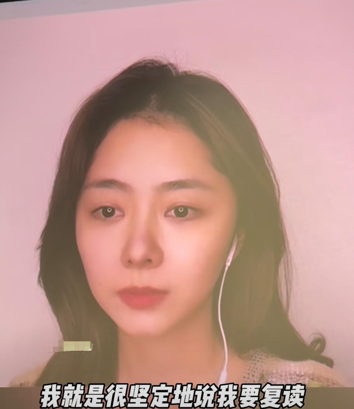 谭松韵被问到哪一次的选择现在想起来说当时真的挺了不起的，她想了想回答说:“上大学