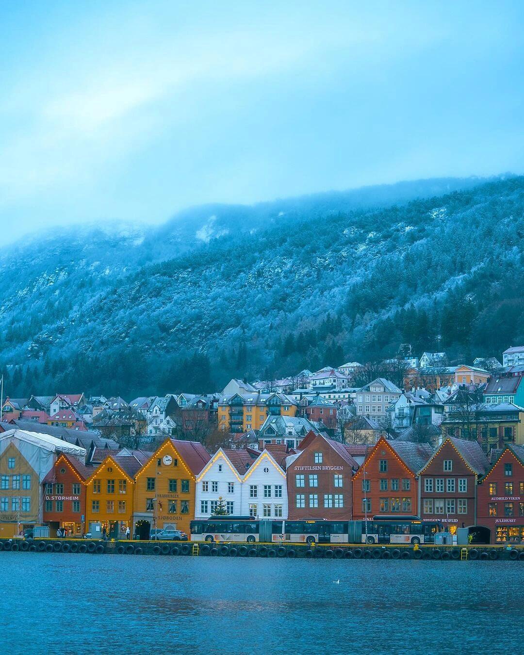 秋日的北欧<em>卑尔根</em>（Bergen）是挪威霍达兰郡的首府，也是挪威第二大城市，同时