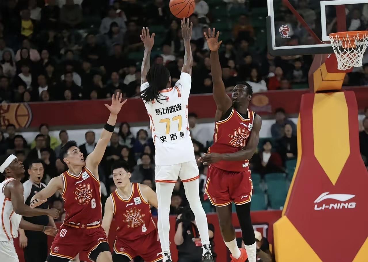 爆料CBA要出现重磅交易，黑马球队碾压辽粤，北京上海也服了CBA这个休赛期动