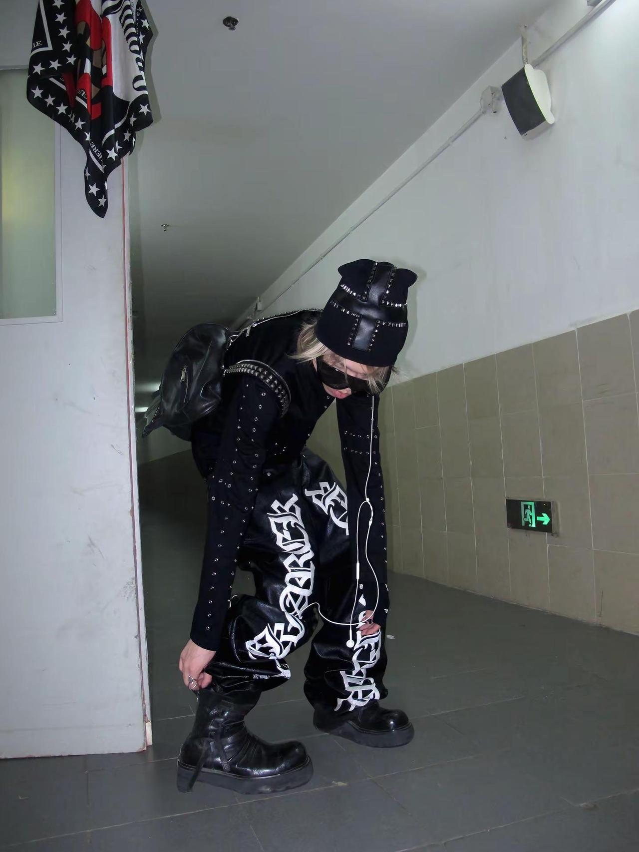 ◢█◣ ██◣ ██◣ ██◣█         █    █  