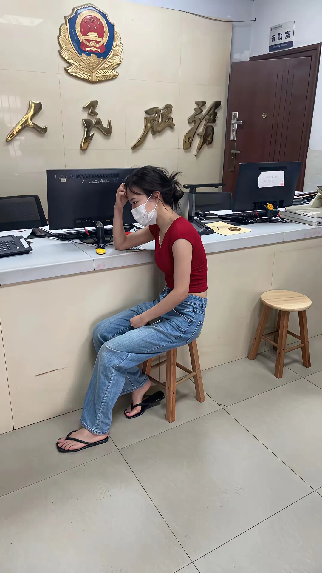 昨晚偷偷开房，现在要去领人