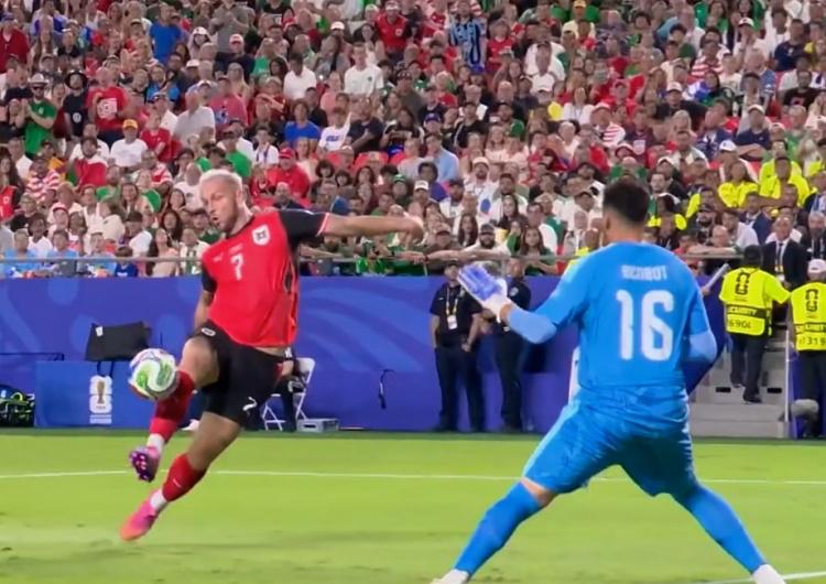 伊朗男足被做局了？电影都不敢这么拍！奥地利和阿尔及利亚这场比赛，只要踢平，两