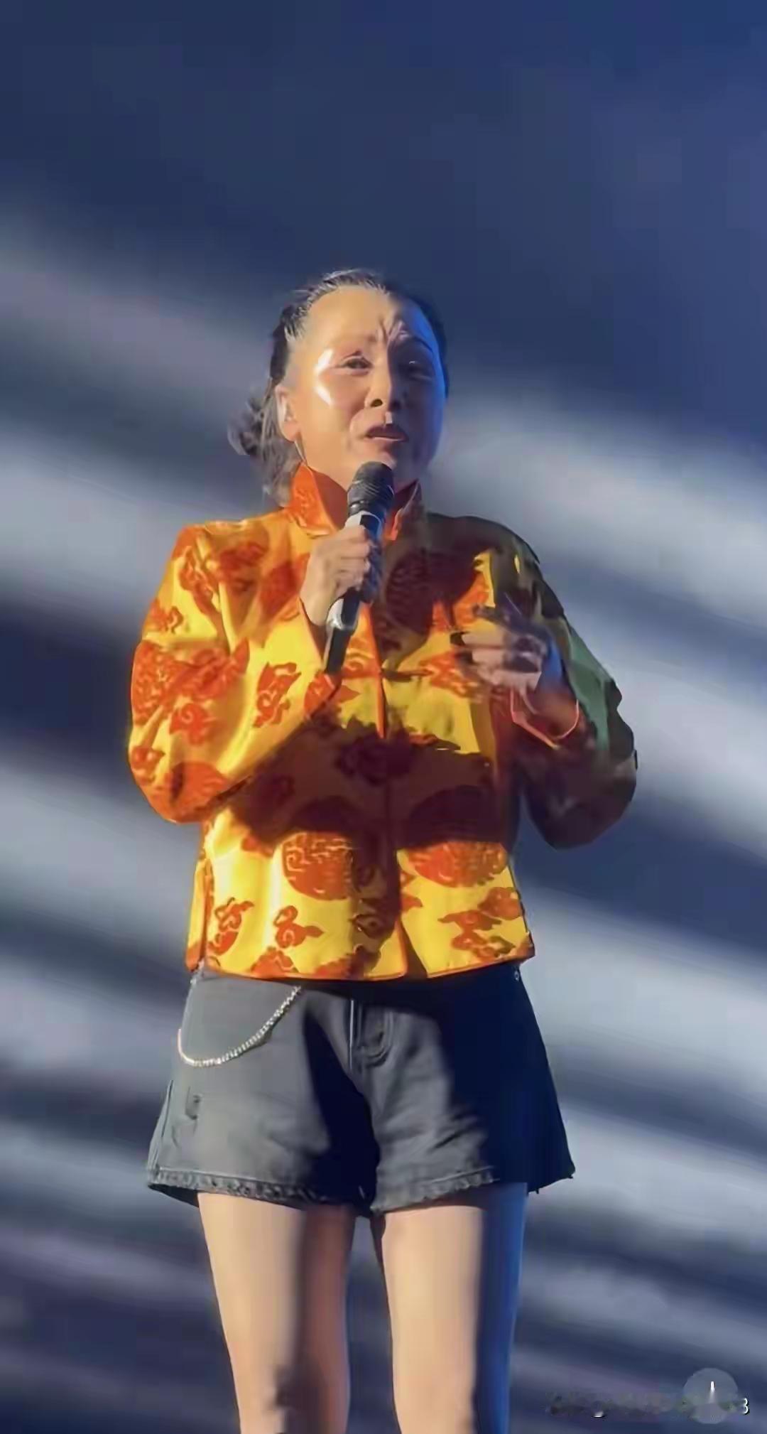 曾经火遍大江南北的女歌手，如今断崖式衰老，都快认不出来是谁了？岁月真是一把杀