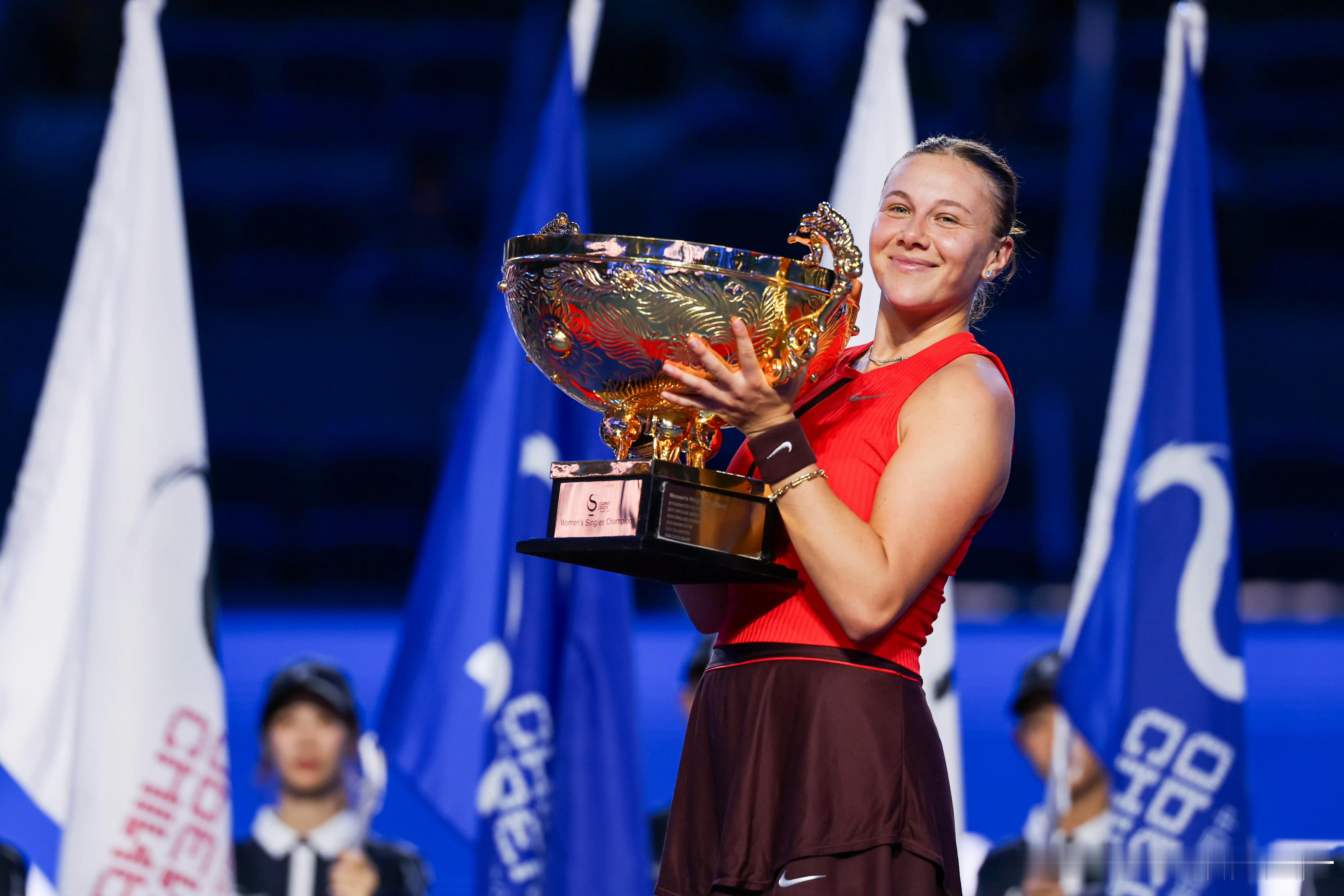 🔵WTA1000中网女单冠军🇺🇸阿尼西莫娃在第三轮击败🇨🇳张帅🔵WT