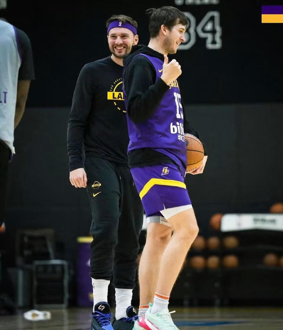 MarcStein报道，湖人希望围绕东契奇和里夫斯构建阵容，而不是用核心资产交