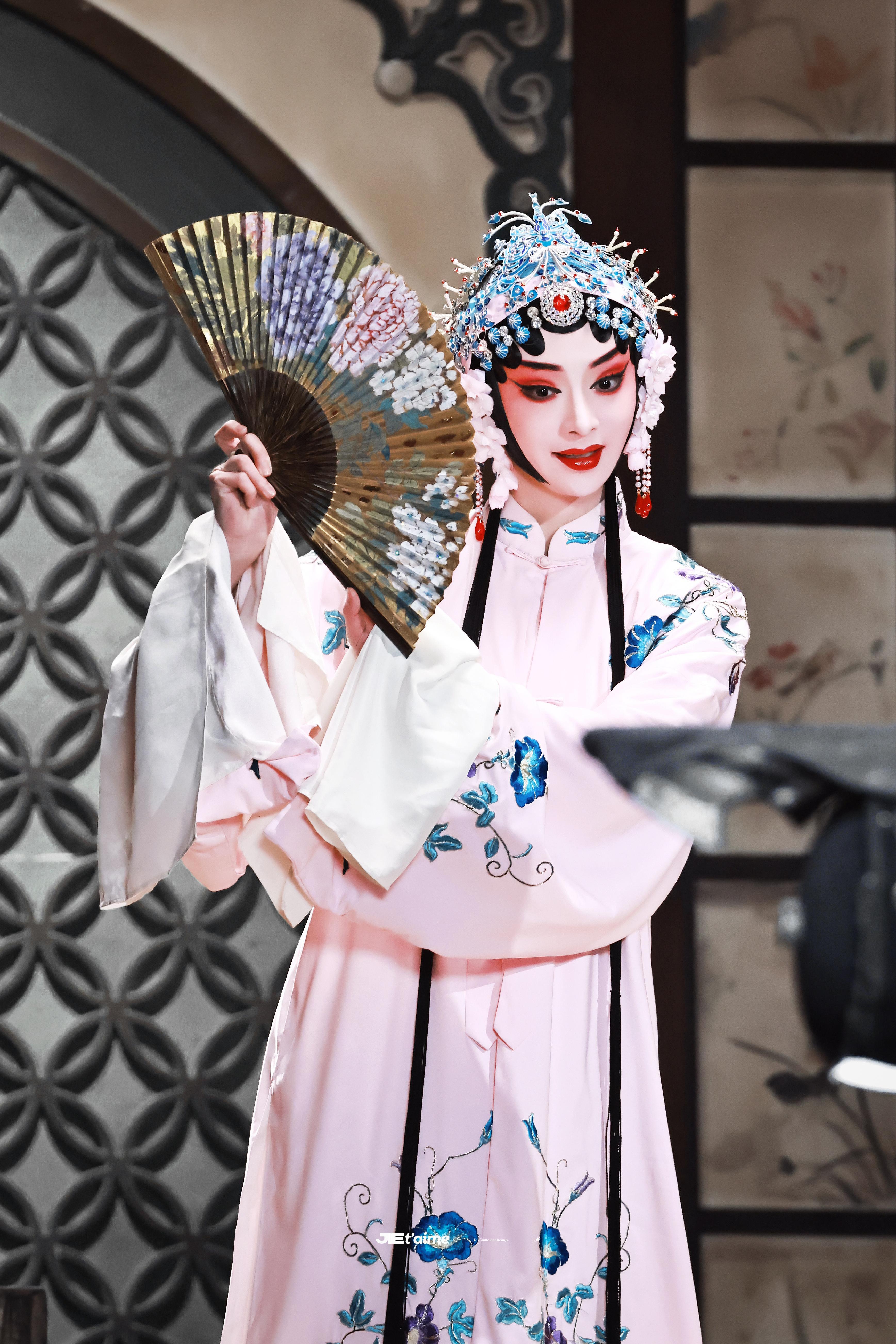 琼有两个民国戏装造型啦～～～周洁琼《千里江山图》《玉簟秋》我燥候