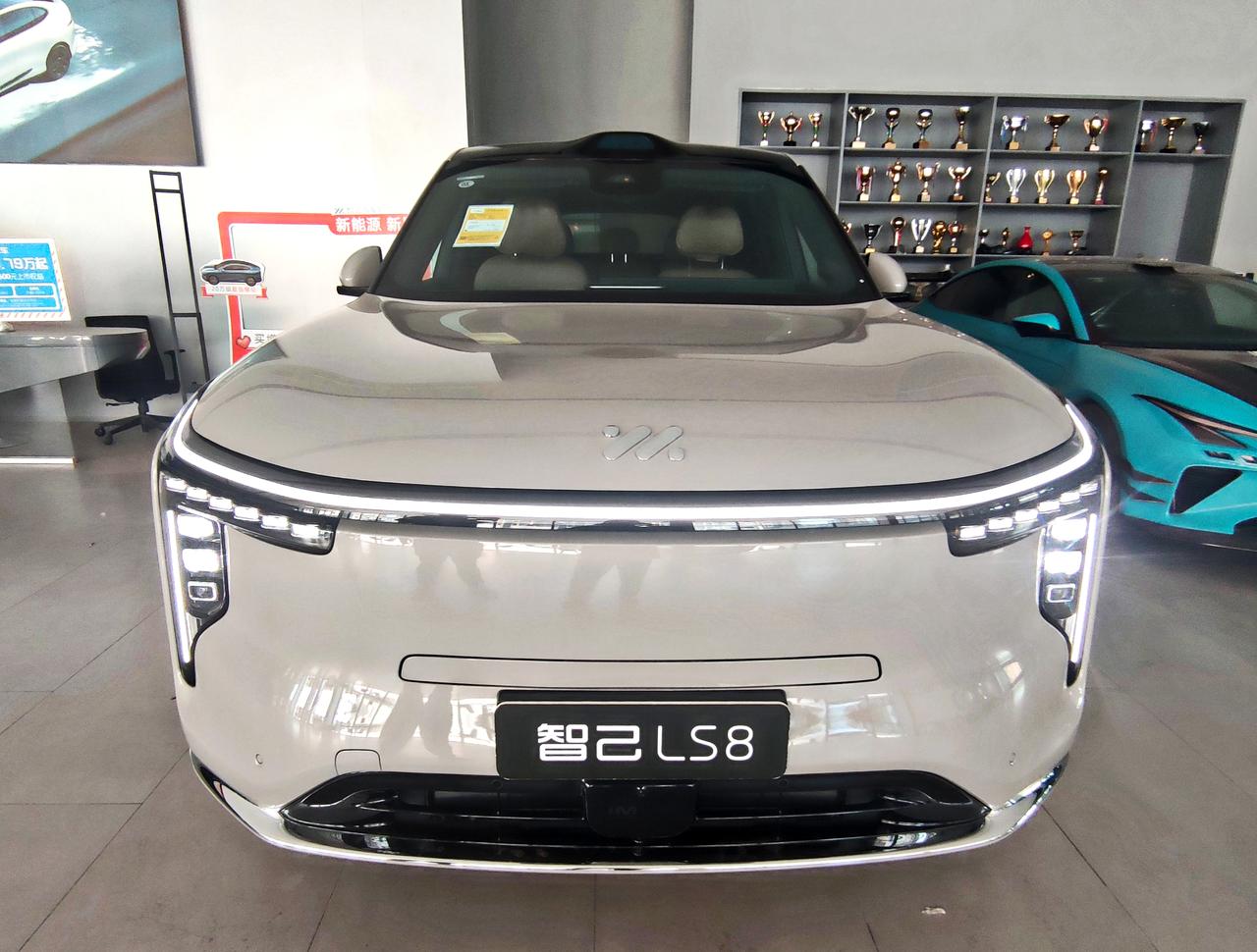 《智己LS8》恒星增程黑科技2026年4月智己LS8焕新上市，是增程，更是