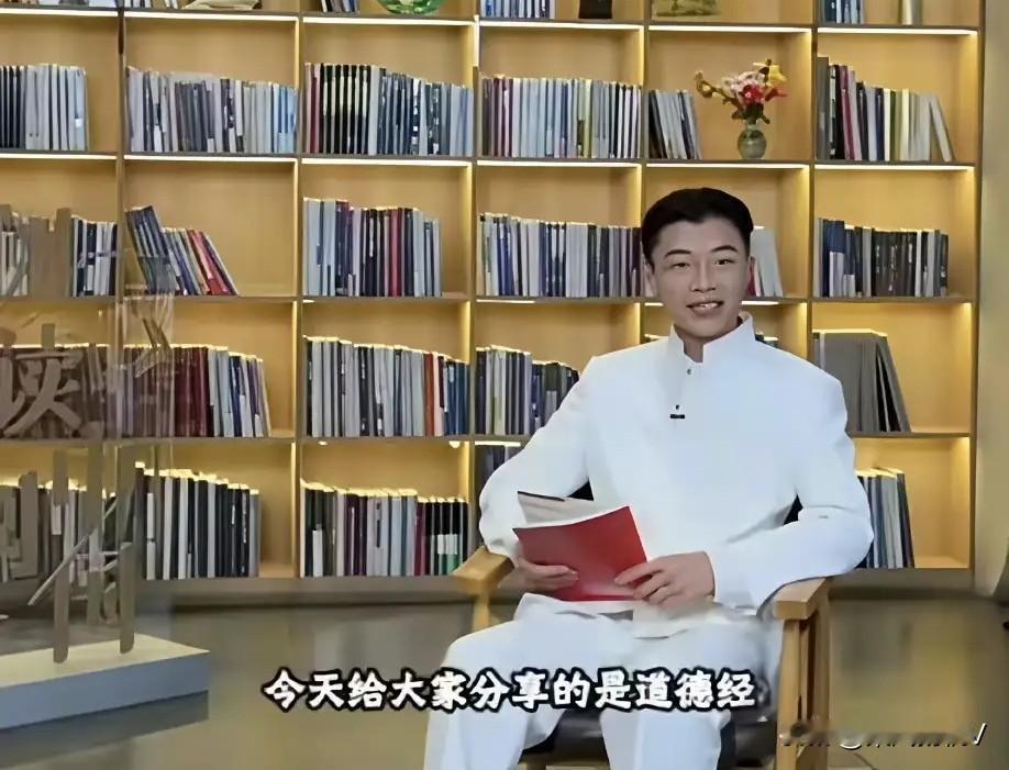 一个真敢叫，一个真敢上！郭有才登上央视分享《道德经》了，这世道是变了吗？没有任何