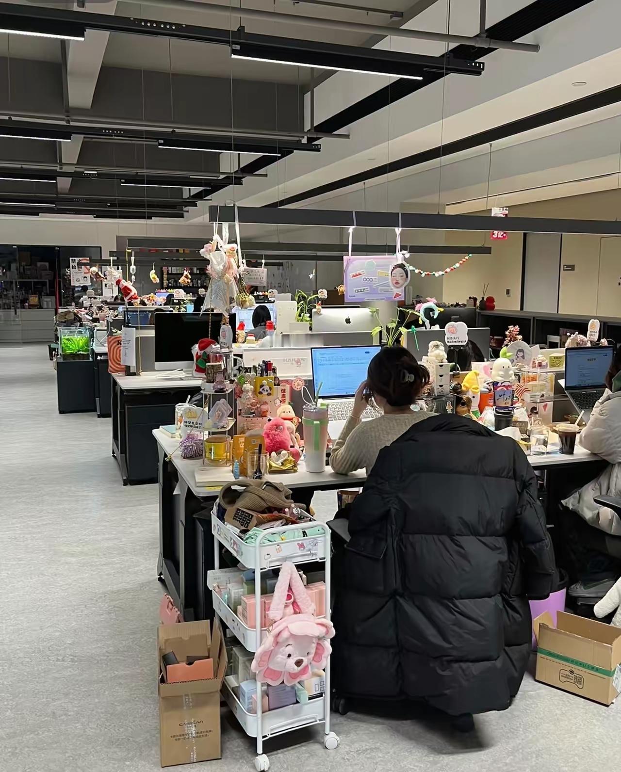 终于知道为什么00后都不买社保医保了！我有个00后同事，她非常清醒的告诉我