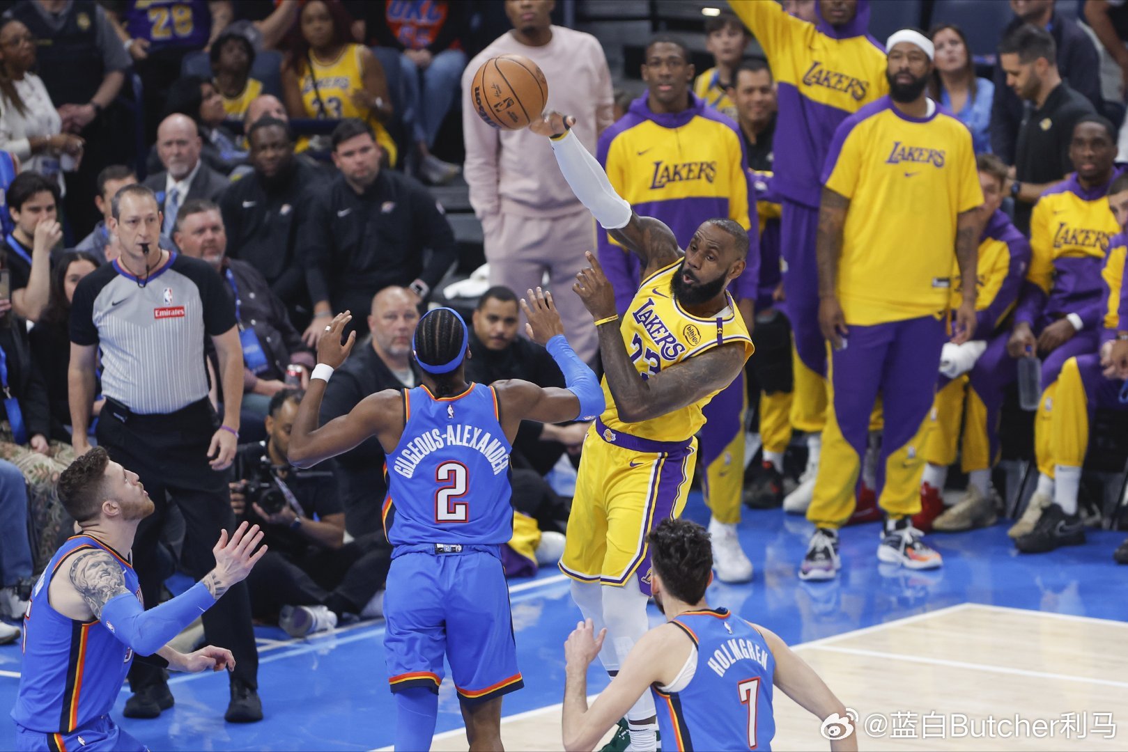 近日，前NBA球员罗伯特·霍里在节目中谈到了裁判。他说：“唯一一个经常抱怨且正当