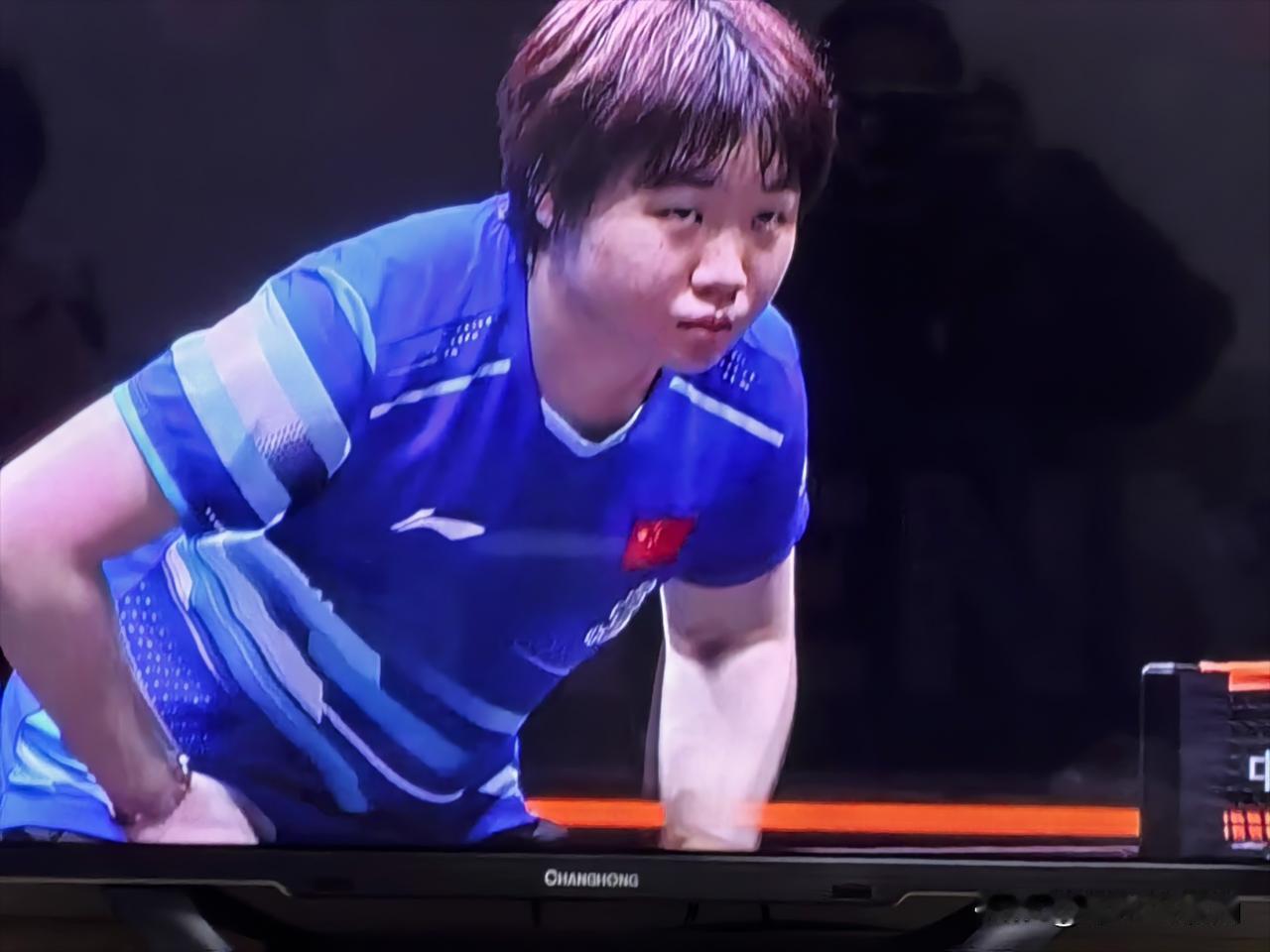 中国德比一波三折，孙颖莎2:3时伤退，蒯漫晋级总决赛女单决赛。香港总决赛女单半