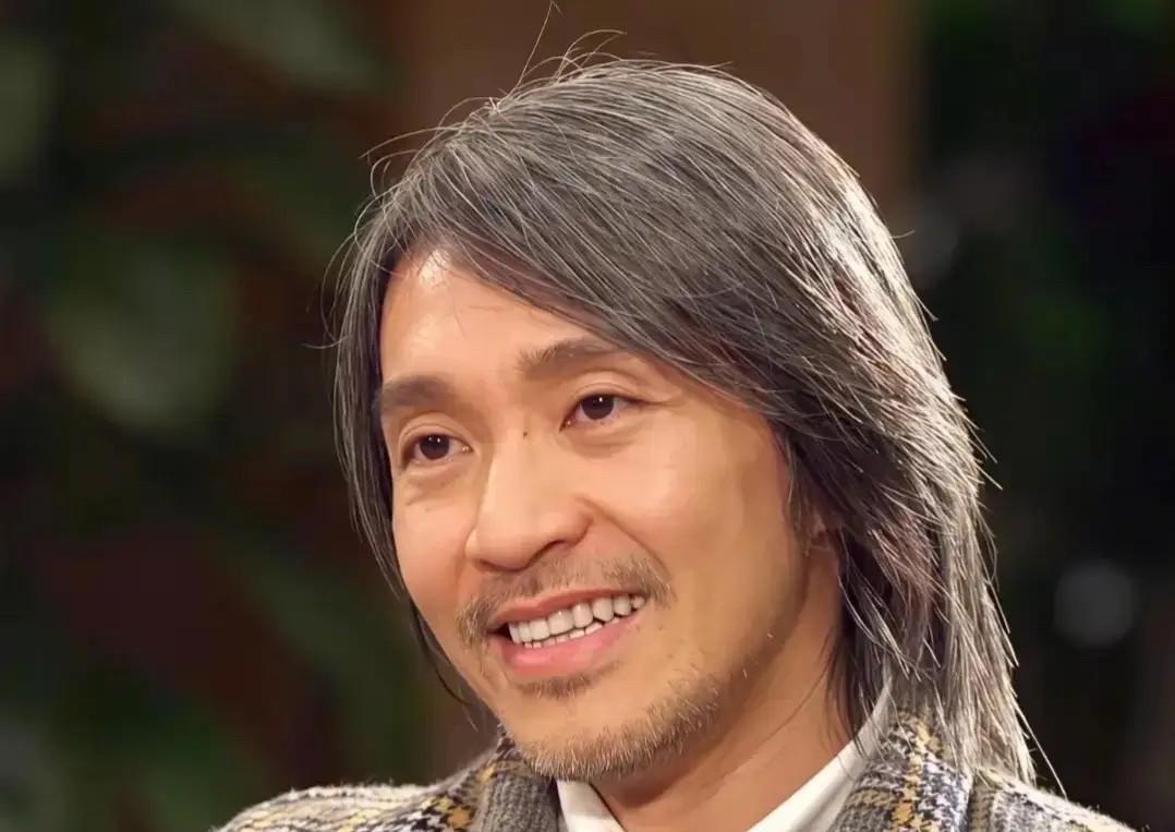 2009年，周星驰曾主动致电韩三平，态度十分诚恳谦逊，希望能在电影《建国大业》中