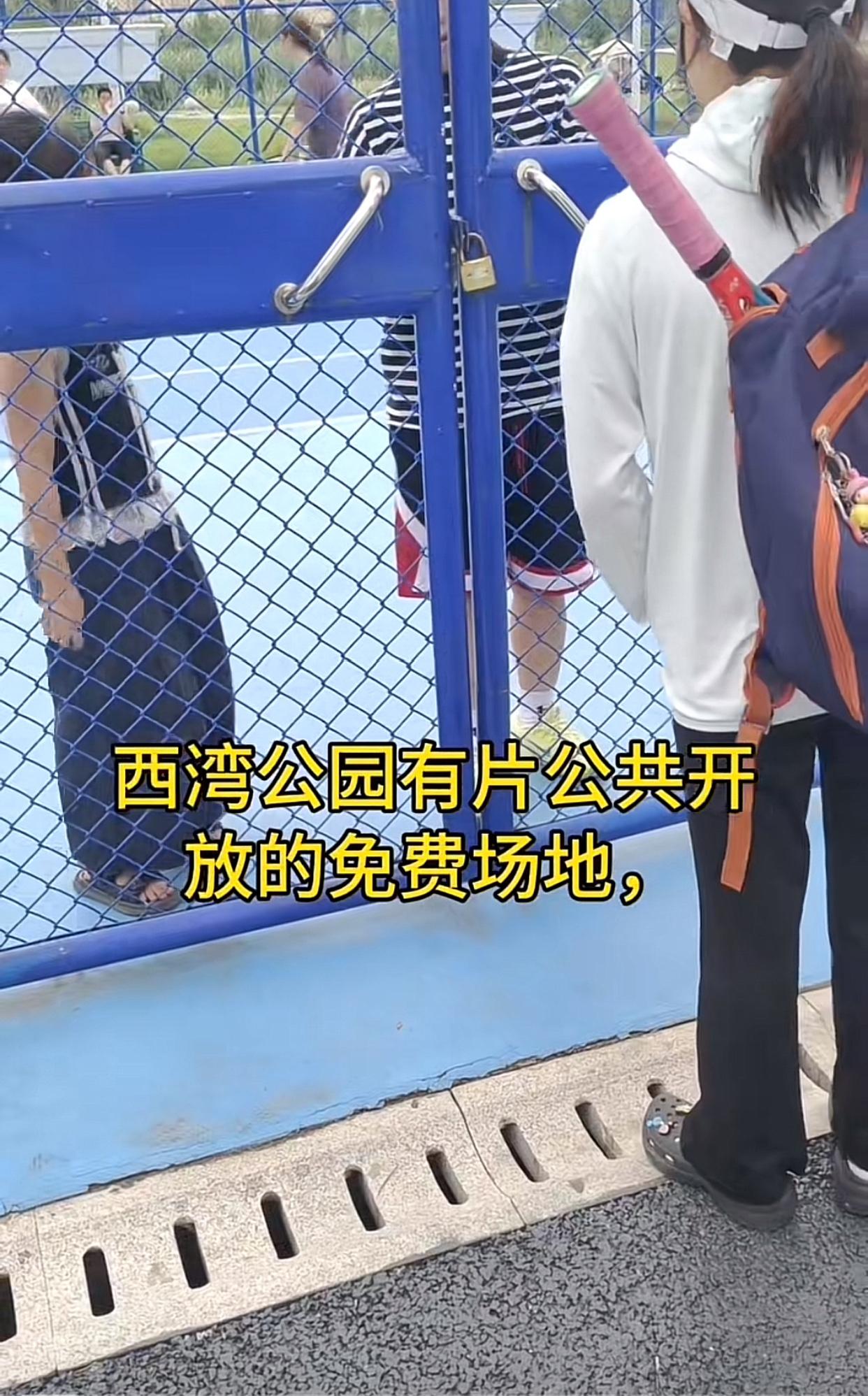 近日湖北襄阳，一位网友分享视频称，西湾公园有公共免费的网球场，基本每天都是这几名