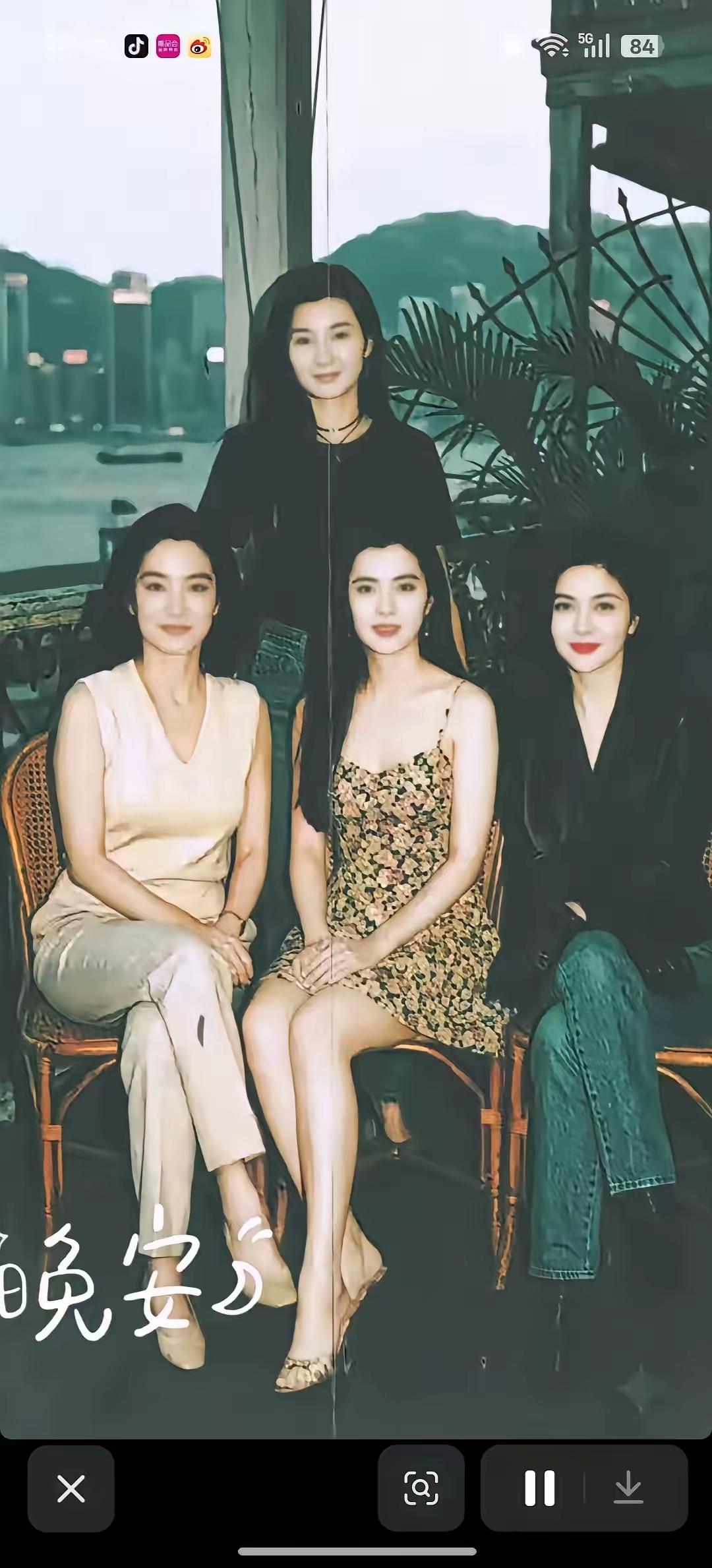 要说香港四大美女，关之琳、周慧敏、李嘉欣、王祖贤绝对榜上有名。关之琳把“媚”玩出