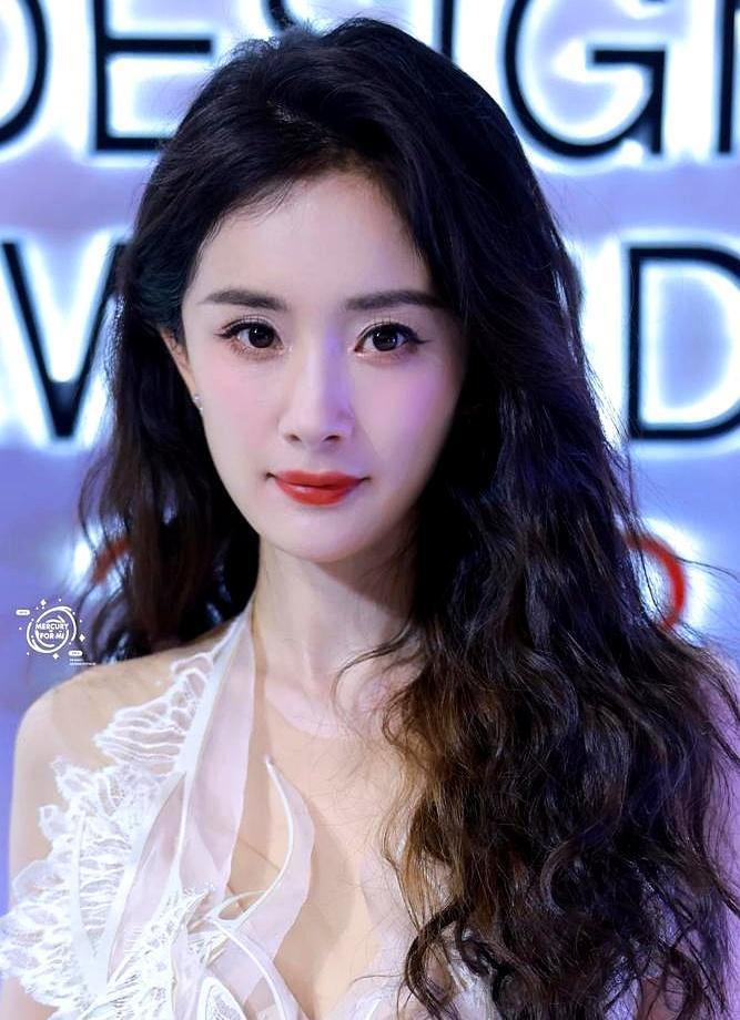 她三年狂接13部戏，帮公司赚了4个亿，自己分红却只有大股东的六分之一。2015