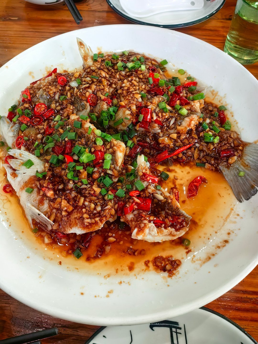 *在路上*到婺源了...口水鱼，特意要的微微微辣。淡水鲈鱼，超级鲜嫩，可以和西递