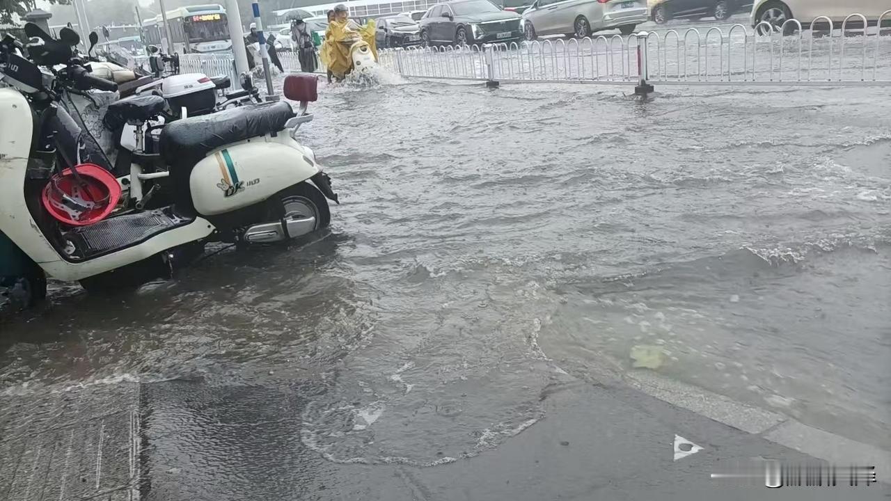 南京特大大暴雨来的如此之猛！江苏大暴雨南京强降水浦口大雨南京江宁暴雨
