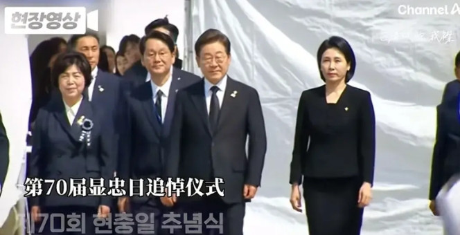 今天李在明出席韩国第70届显忠日追悼仪式！追悼仪式现场站在第一排的代表看到他过