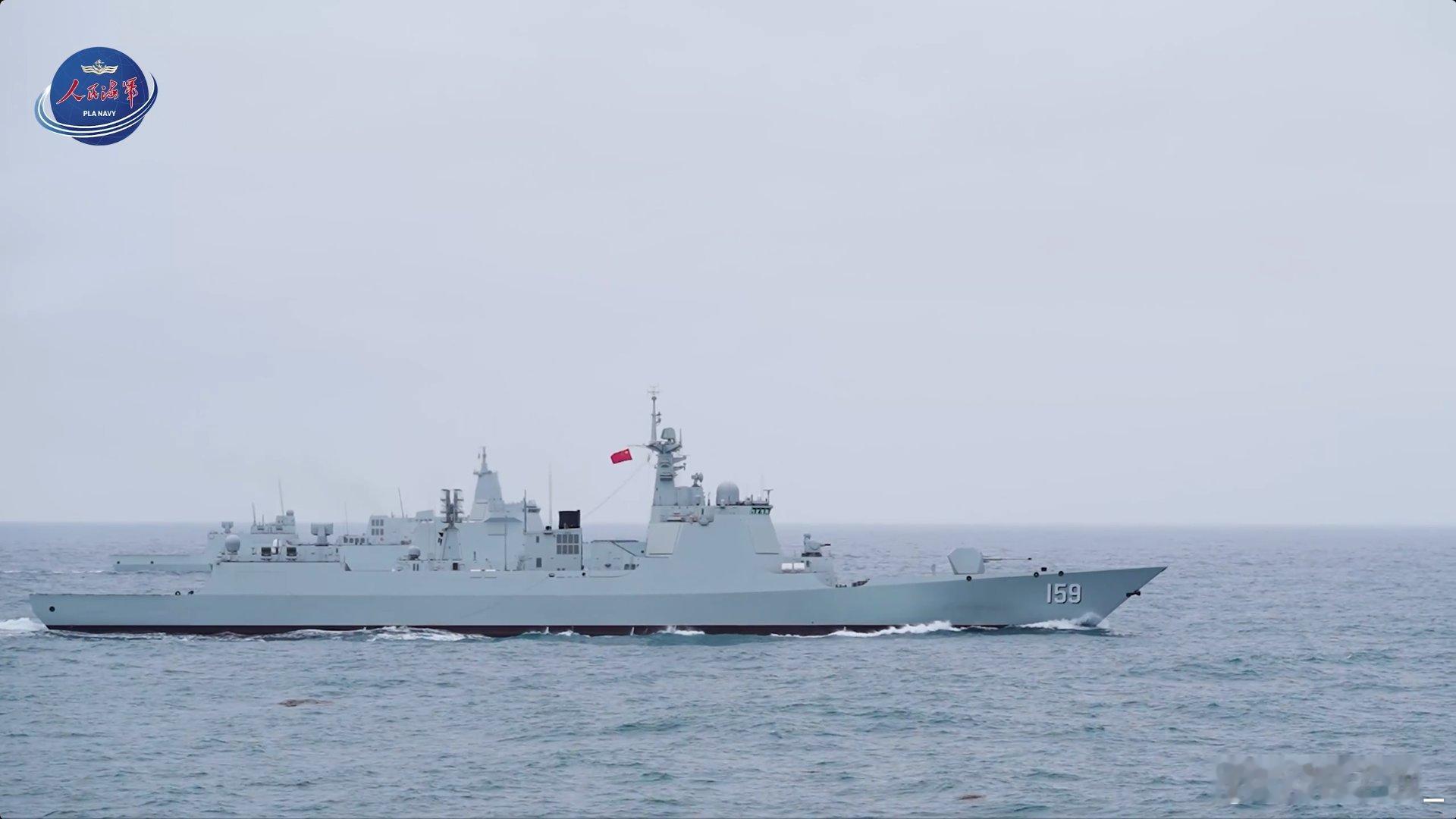 159日喀则舰，虽也是主力新舰，风头却完全被东莞舰和安庆舰盖住：