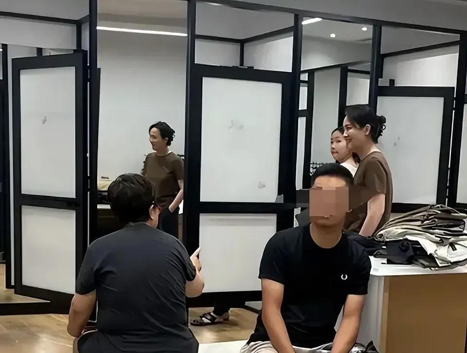 所以说就算是在熟人面前，朱媛媛也绝对不允许自己展现脆弱的一面的。都说家是一个人的