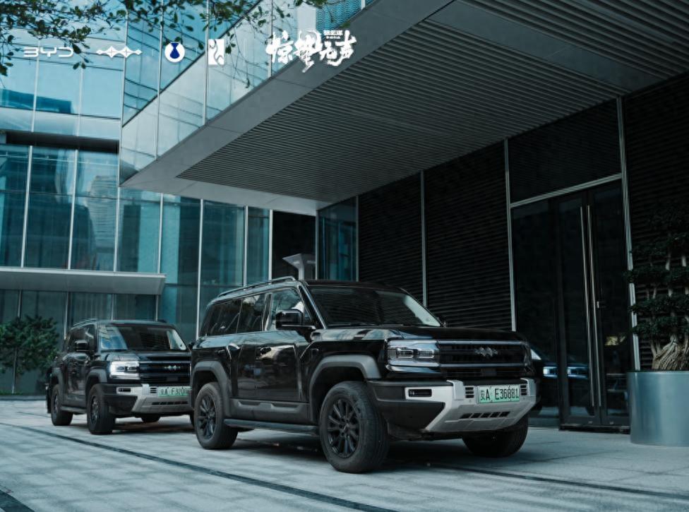 《惊蛰无声》热映，比亚迪多款车型惊艳亮相，尽显中国车担当春节期间，张艺谋导