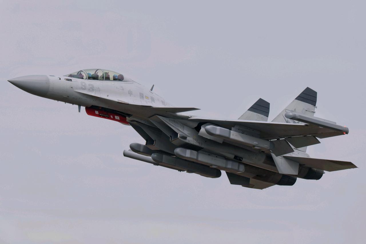 日本防卫省抗议！12月6日，歼-15舰载战斗机锁定了日本航空自卫队的2架F-15