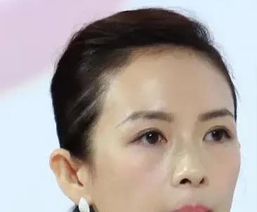 章子怡，是不是应该看看中医？你看，她喜欢伸舌头，无聊时伸舌头，兴奋时也伸舌头