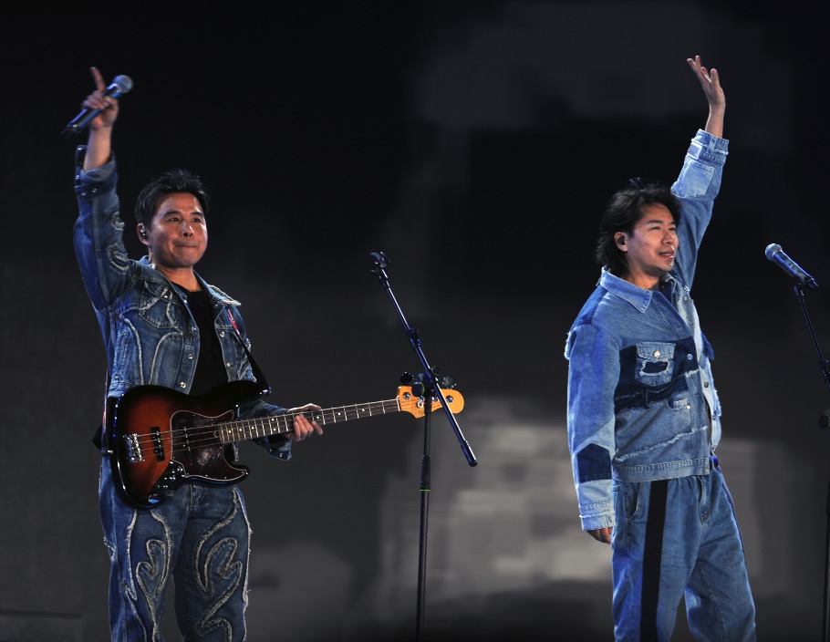 演唱会中途打广告卖衣服?水木年华发声