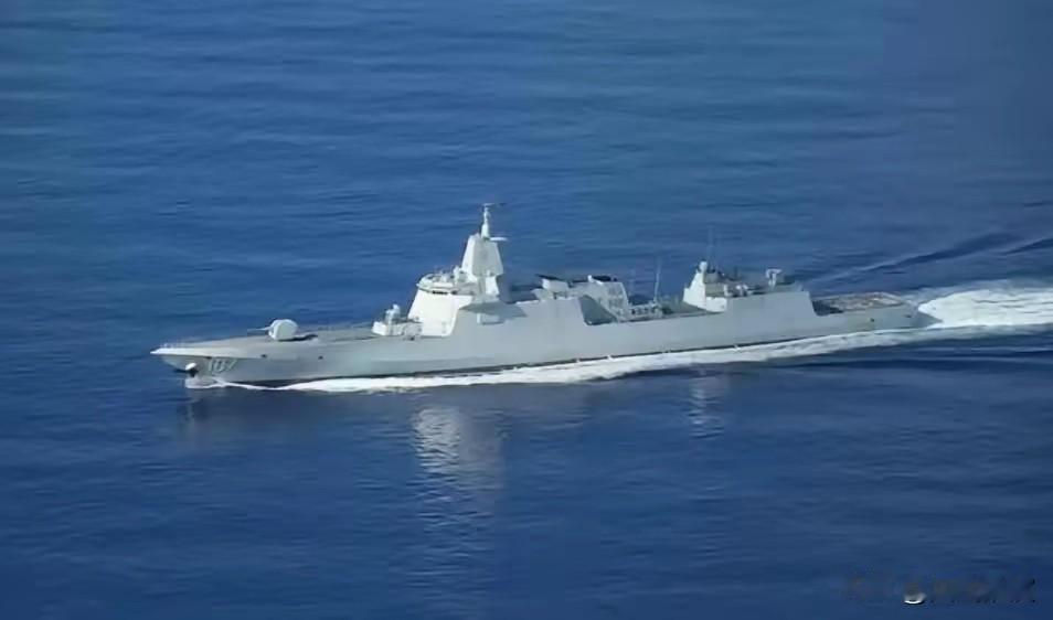 为什么美国人那么怕055大驱呢？这么说吧，一旦055上战场，美国11艘航母就得变