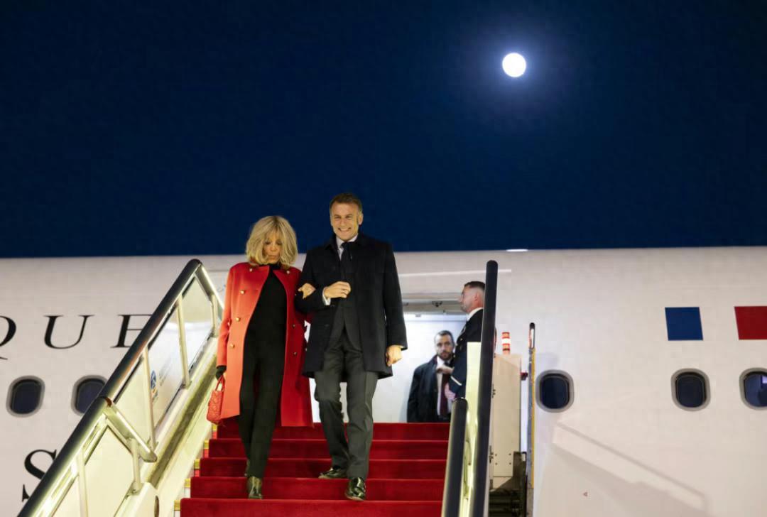 高市早苗又出错招，马克龙飞抵北京发声要加强合作，日本反对声成了耳边风。谁也没