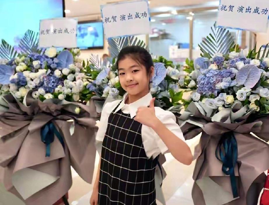 章子怡汪峰同台观女儿演出，相处状态尽显离婚隔阂醒醒登台表演钢琴，