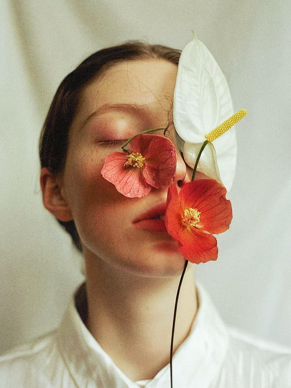 关于审美，我们需要多看一些照片，然后去感受摄影师的唯美思想。像这一组，照片彻底