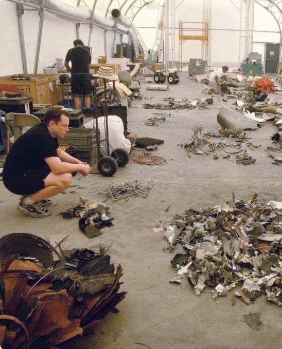 当你想要放弃的时候，请看看这张埃隆·马斯克在2008年的照片...