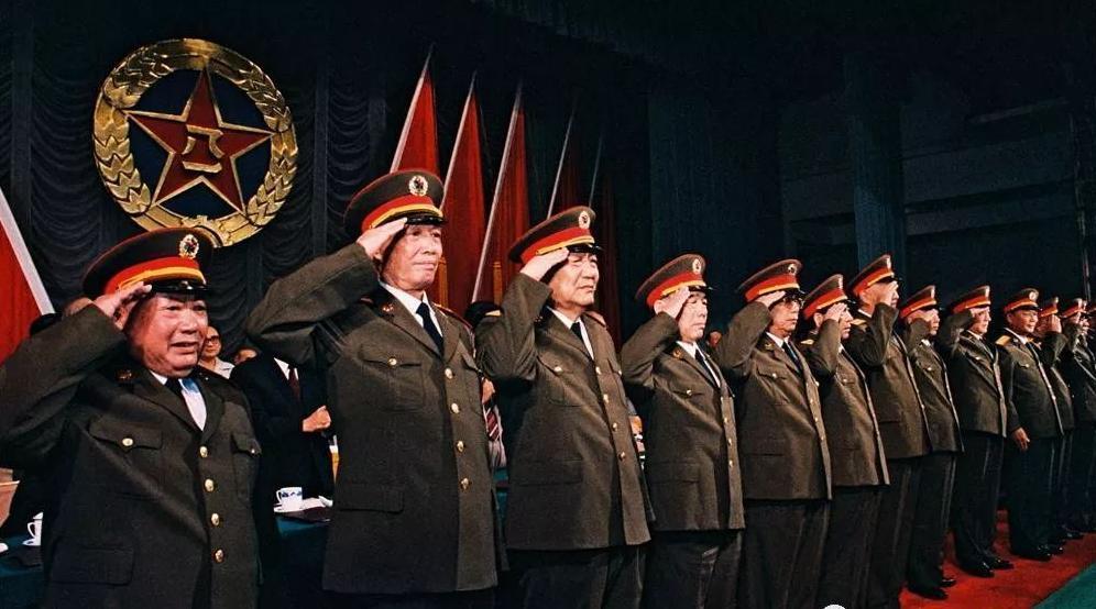 1988年，兰州军区司令员和宁夏军区司令员都被授予中将军衔，一个参谋疑惑道：“省