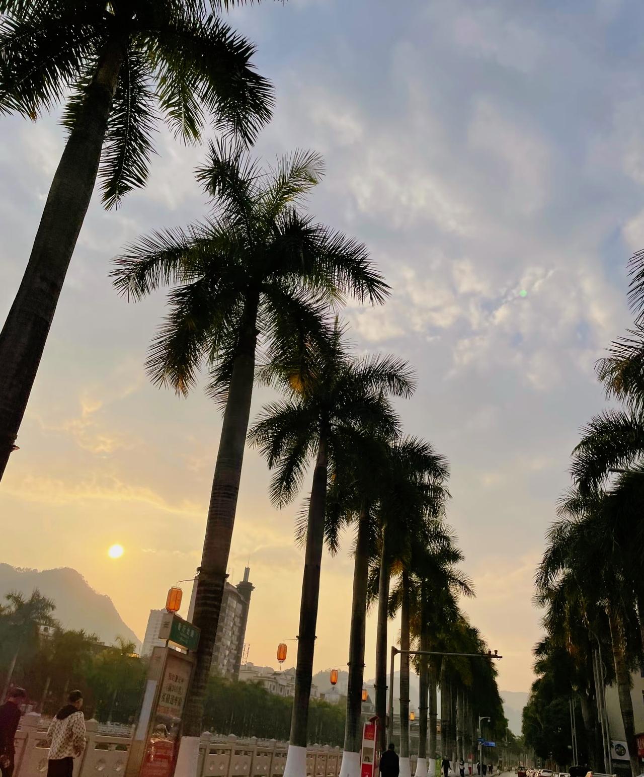 刘震云：）火遍全网的一句话世上最难吃的是屎，世上最难寻的是人。当你经过社会的