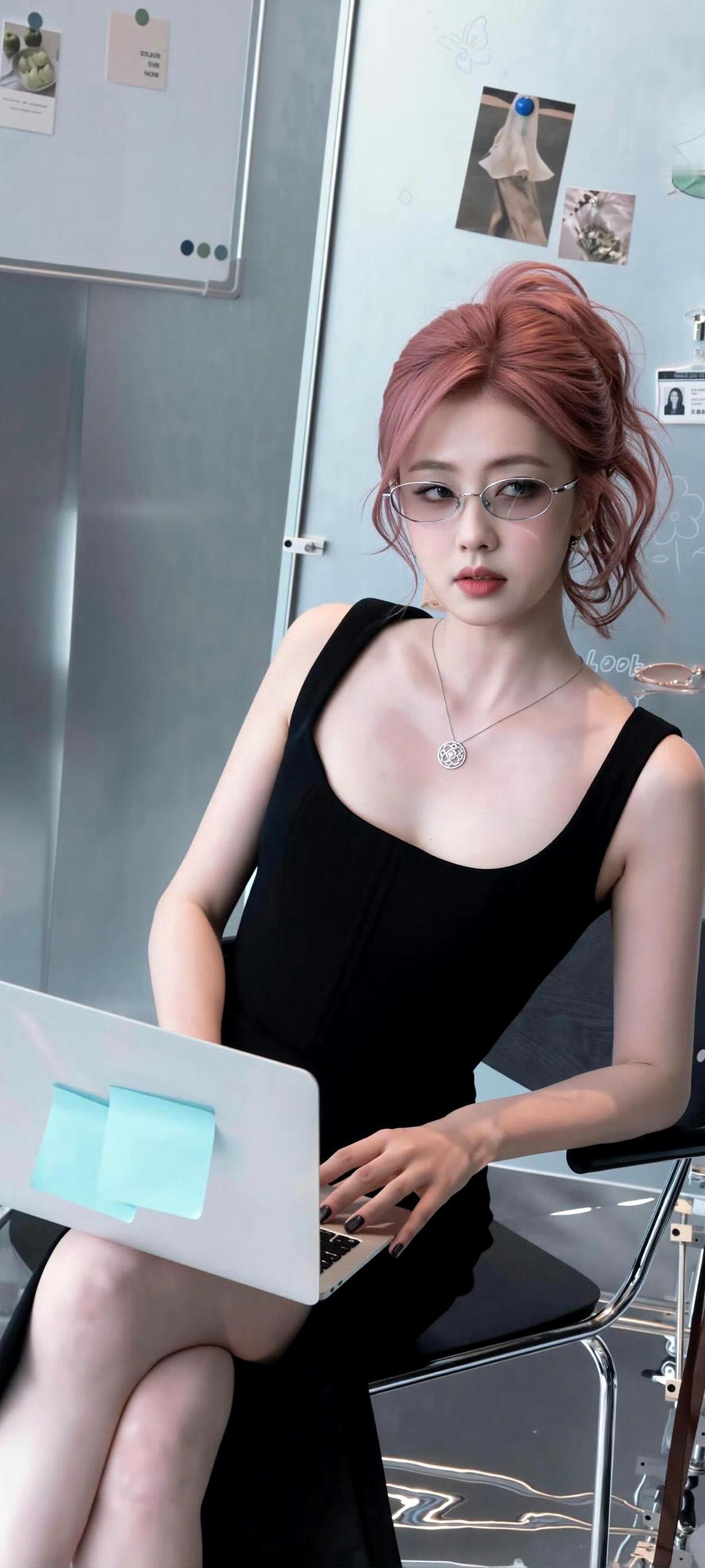 白鹿，粉色少女心与黑色连衣裙的完美碰撞，时尚又优雅！💖👗💻白鹿白鹿穿搭