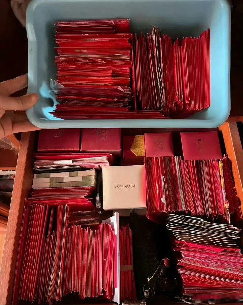 原来真的有父母不拿孩子压岁钱，整整20年的红包，居然都没拆过