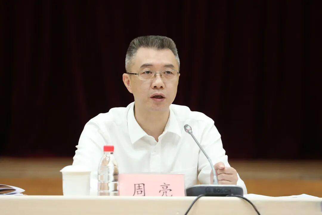 “70后”副部周亮，年龄不是太大，但资历却很深厚，从2015年跻身副部到任上被查