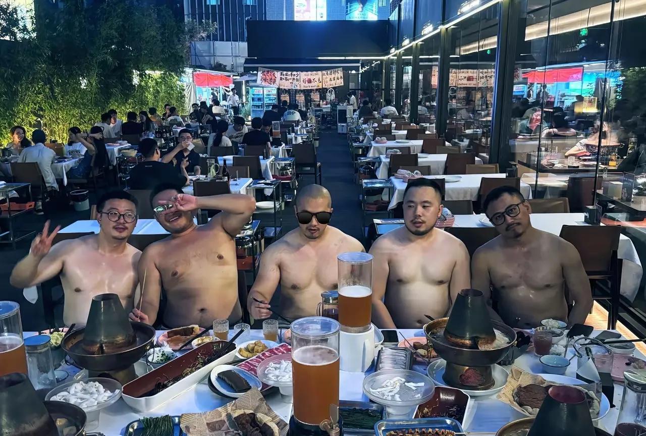 五个人没一个敢使劲儿放屁的