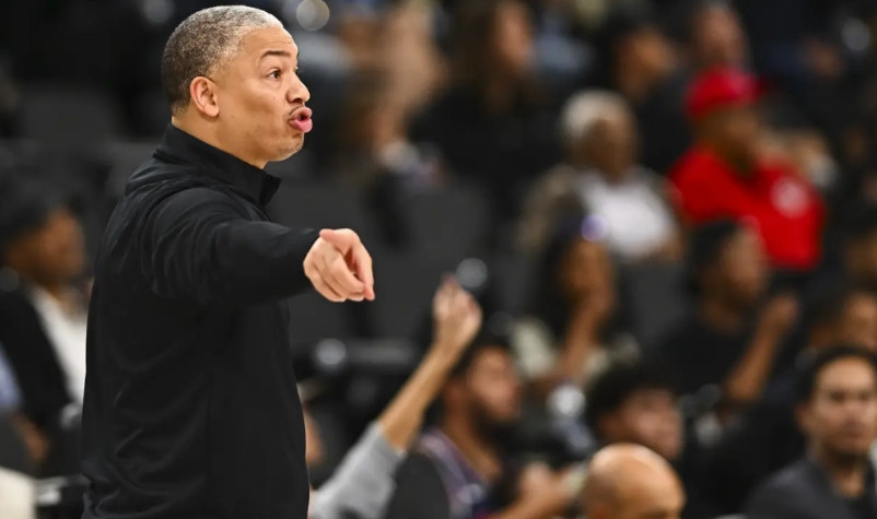 快船和勇士的比赛太假了!两队轮着演,裁判也是配合第一节还算正常勇士33-25