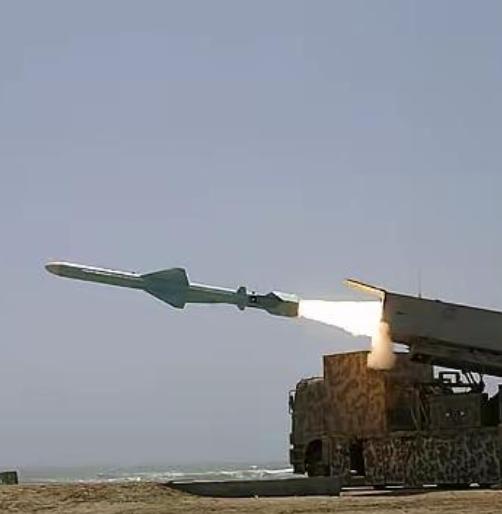 伊朗发出“核弹”级警告，这次伊朗真的疯了，直接把底牌掀了——革命卫队放话：谁敢动