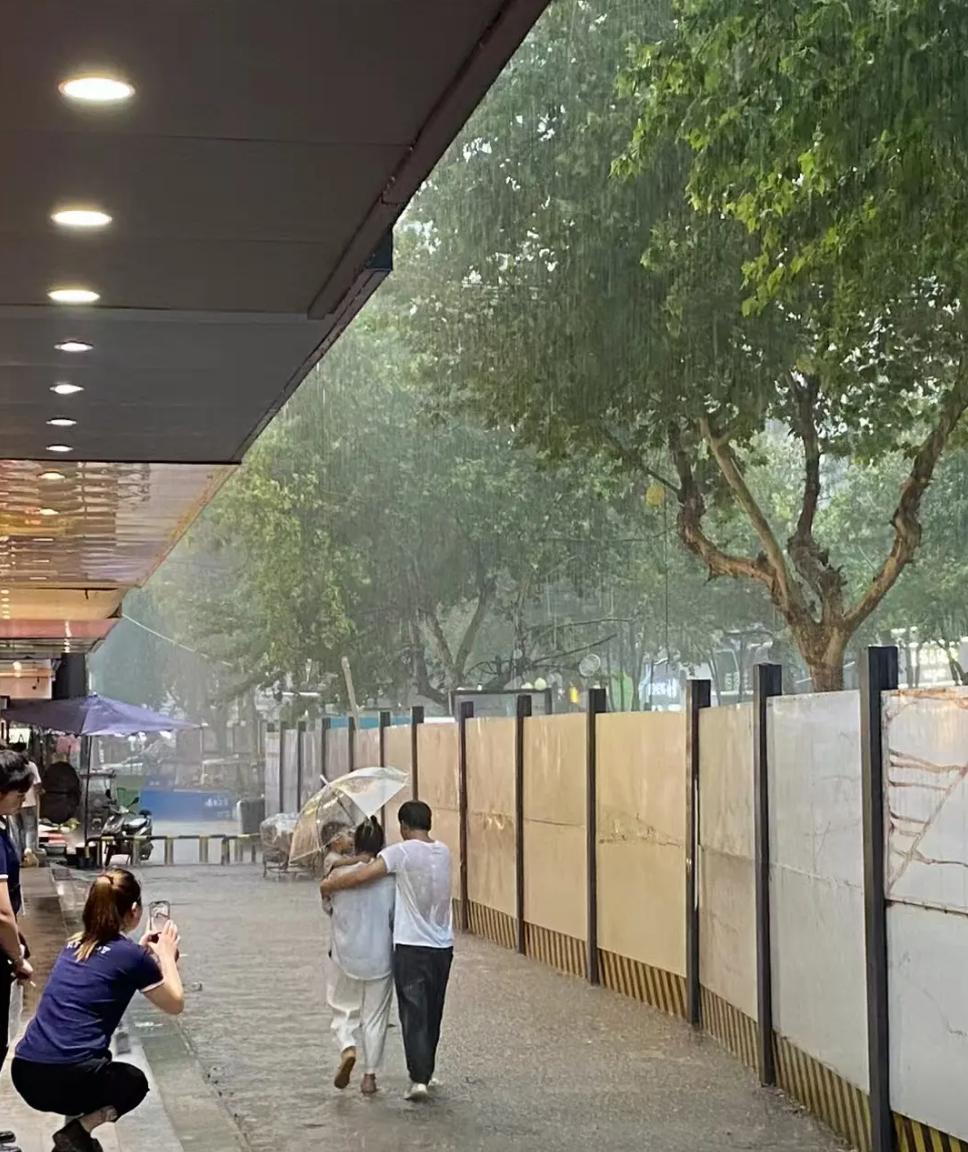 爱是一把永远会倾向你的伞