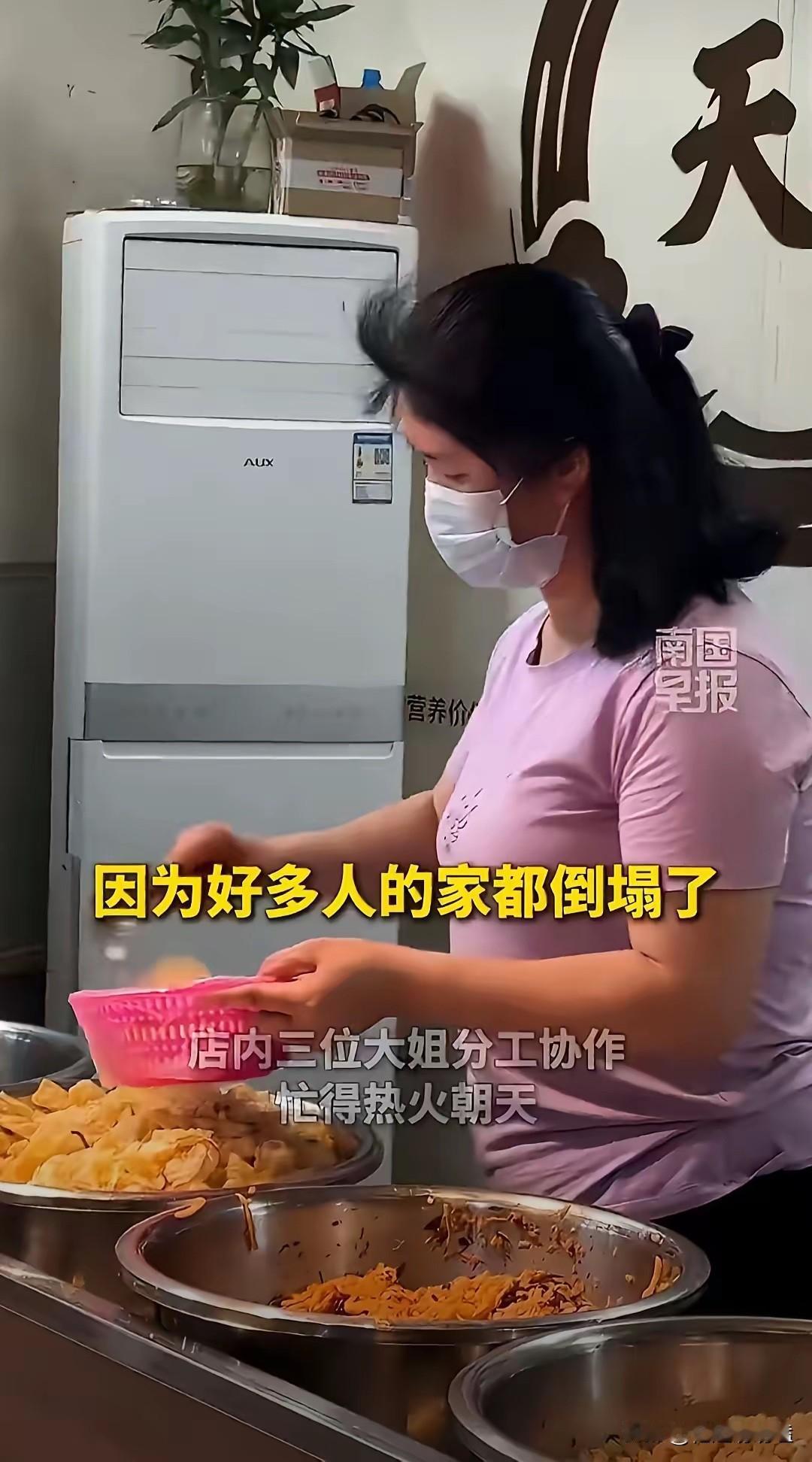 柳州地震发生后，最戳人的一幕出现了，不是救援，而是排着长长队伍的人，他们手里